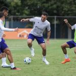 Cruzeiro treina com reforço na Toca da Raposa antes de jogo contra o Grêmio