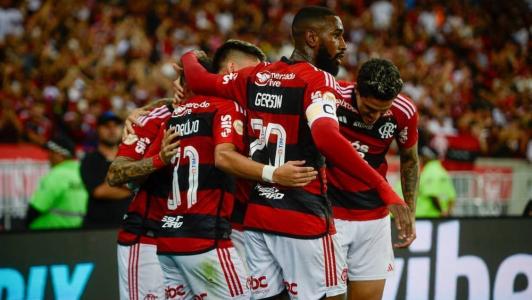 Jogadores do Flamengo comemorando a vitória sobre o Palmeiras, no Maracanã