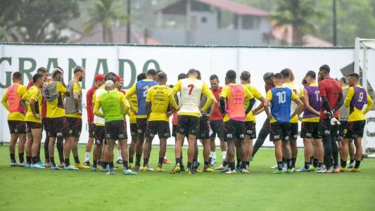 Jogadores do Flamengo durante treinamento no Ninho do Urubu, no Rio de Janeiro
