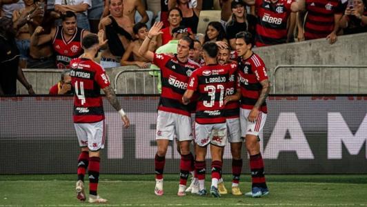 Jogadores do Flamengo durante partida pelo Campeonato Brasileiro