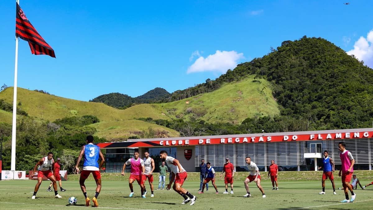 Diretoria do Flamengo se reúne com elenco antes de clássico pela Copa do Brasil