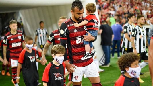 Jogadores do Flamengo entrando no Maracanã