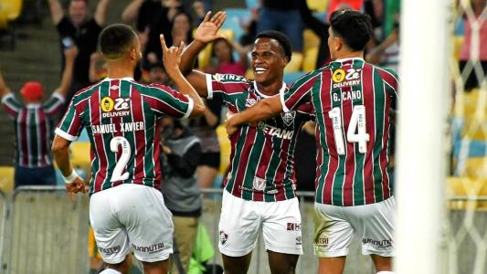 Jogadores do Fluminense comemorando um dos gols sobre o Palmeiras, no Maracanã