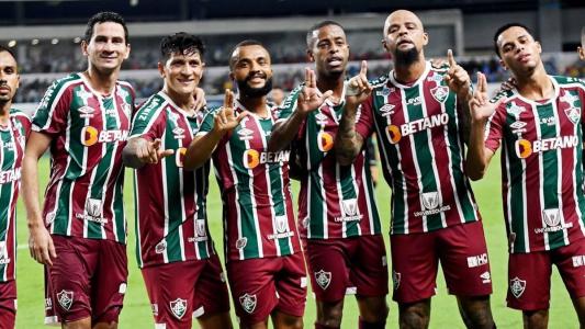 Jogadores do Fluminense celebram o gol de Keno