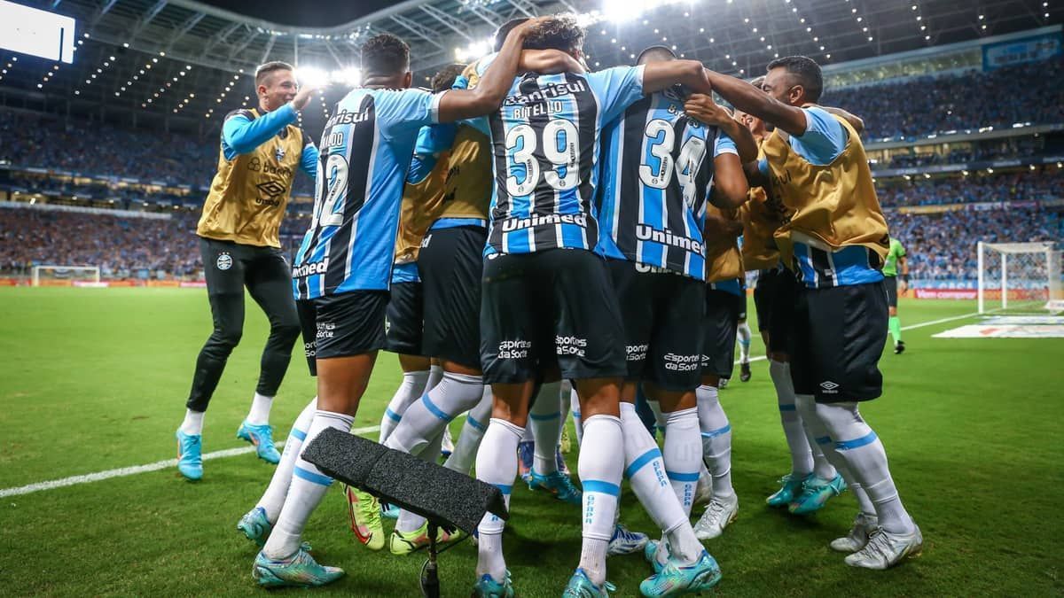 Grenal - Grêmio, invicto, vence o rival Internacional