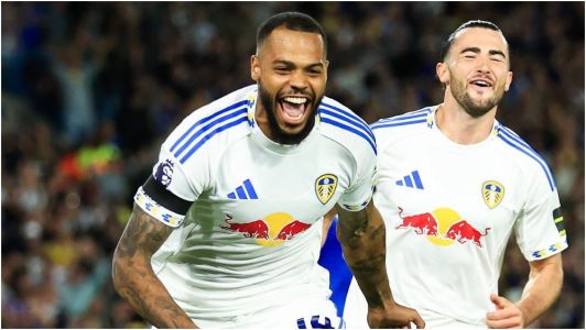 Jogadores do Leeds celebram gol na Premier League
