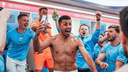 Jogadores do Manchester City celebram título