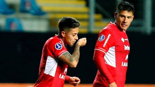 Jogadores do Ñublense comemorando o gol da classificação