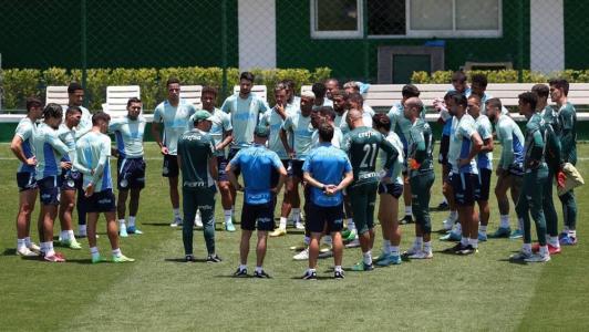 Jogadores do Palmeiras durante treinamento no CT