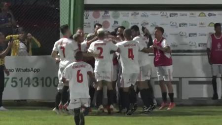 Jogadores do Pedra Branca comemoram a classificação à final da Chave Metropolitana