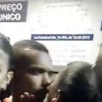 Jogadores do Santos são intimidados por torcedores na saída de balada 
