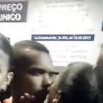 Jogadores do Santos são intimidados por torcedores na saída de balada