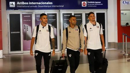 Jogadores do São Paulo chegaram na Argentina na noite dessa quarta (5)
