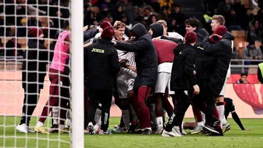 Jogadores do Torino comemoraram muito a vitória sobre o Milan no San Siro