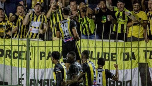 Jogadores do Volta Redonda comemoram muito a vitória pela Série C