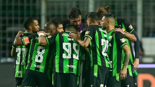 Jogadores durante partida entre América e Internacional, válida pela 12ª rodada do Campeonato Brasileiro da Série A
