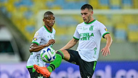 Jogadores durante partida entre Fluminense e América, válida pela 20ª rodada do Campeonato Brasileiro da Série A