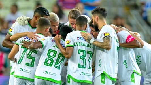 Jogadores durante partida entre Fortaleza e América, pela 26ª rodada do Campeonato Brasileiro