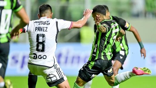 Jogadores durante partida entre América e Colo-Colo, pela Sul-Americana