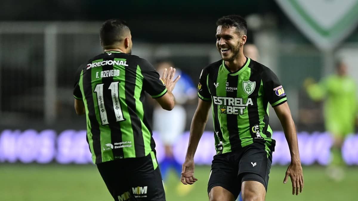 Com reservas, América derrota Fortaleza e conquista primeira vitória no Brasileirão