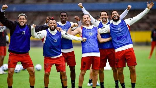 Jogadores durante treinamento antes da partida contra o Ñublense