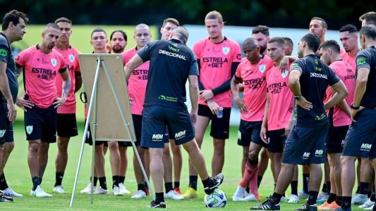 Jogadores e comissão durante treino na manhã desse sábado no CT do Vitória