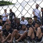 Hulk, Rabello e mais: jogadores do Atlético assistem clássico sub-17 com Cruzeiro