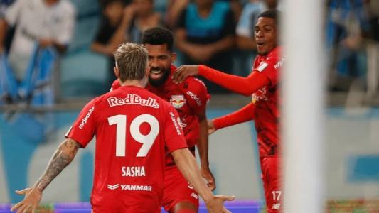 Jogadores em empate na Arena do Grêmio