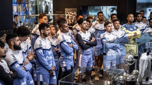 Jogadores estiveram no memorial do Peixe neste sábado (14)