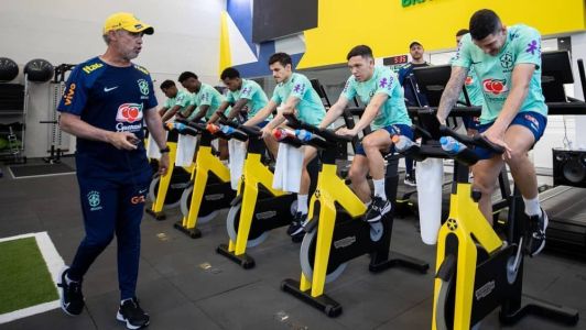 Jogadores iniciaram semana de jogos trabalhando a parte física na Granja Comary