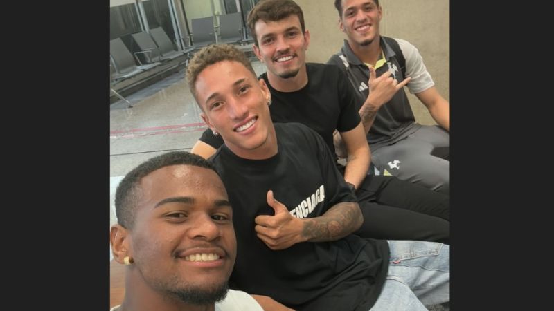 Jogadores de Atlético e Cruzeiro voltam da Seleção e postam foto juntos