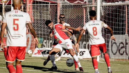 Jogando fora de casa, o Tombense venceu o Villa Nova na primeira partida da final do Troféu Inconfidência