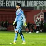 Rossi reage a pênalti defendido e é direto sobre situação no Flamengo