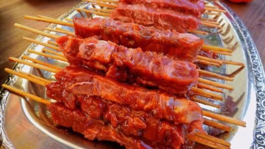 Jogo da carne: barata para o produtor, cara para o consumidor