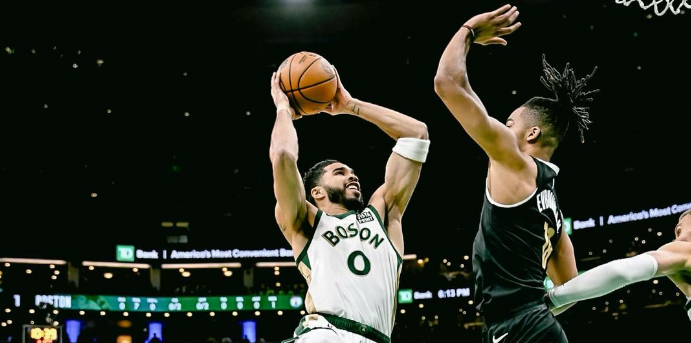NBA: Bucks sofrem virada, Celtics atropelam, e líderes do Oeste vencem de novo