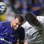 Cruzeiro visita o Goiás em confronto direto contra o rebaixamento