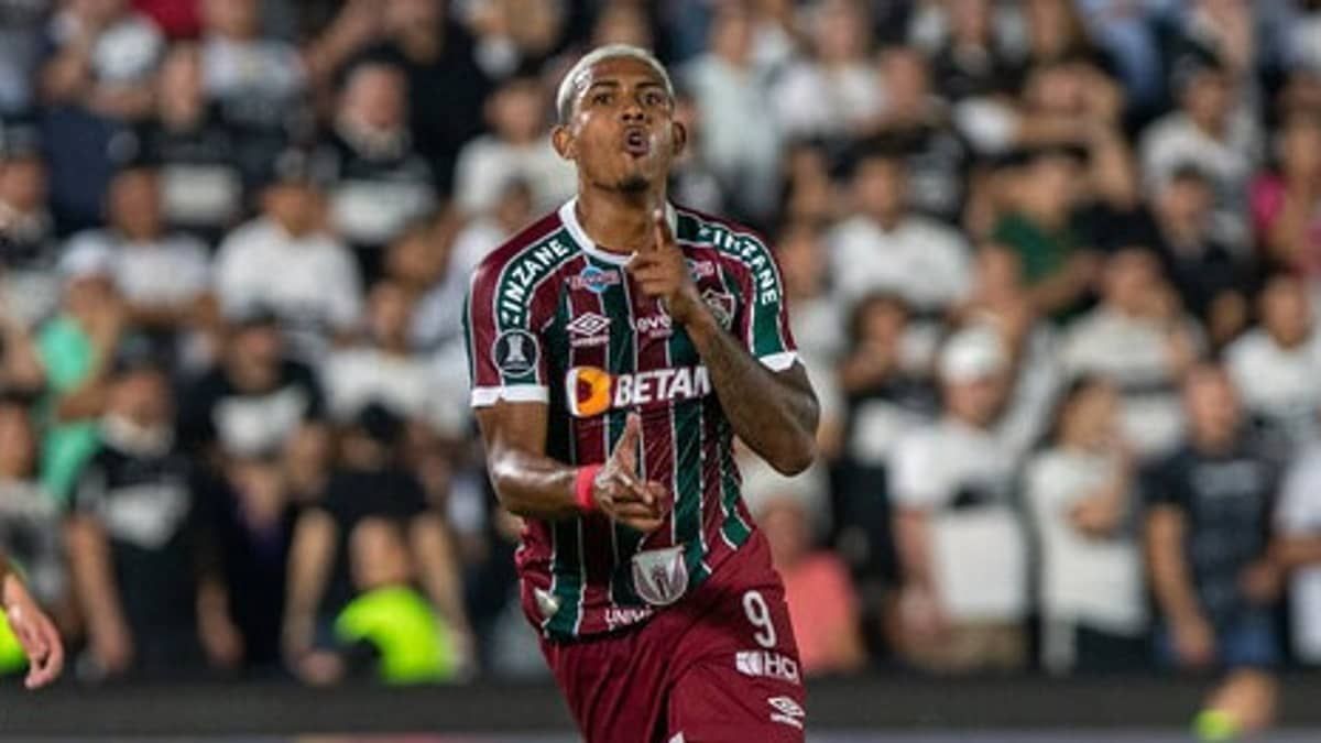 Carrasco do Flamengo, John Kennedy, do Fluminense, busca primeiro gol contra o Vasco