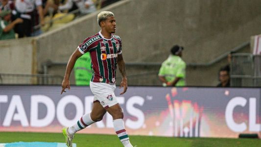 John Kennedy voltou a viver boa fase como reserva imediato de Cano, no Fluminense