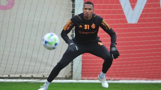 John recebe sequência no gol contra o Bahia