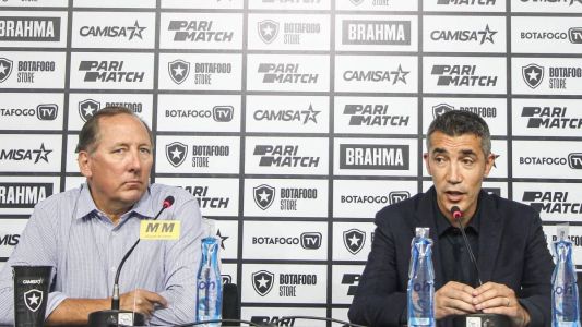John Textor, à esquerda, e Bruno Lage, à direita, no Estádio Nilton Santos