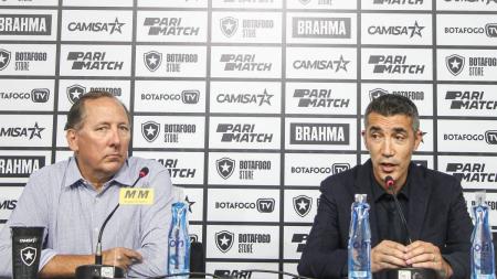 John Textor, à esquerda, e Bruno Lage, à direita, no Estádio Nilton Santos