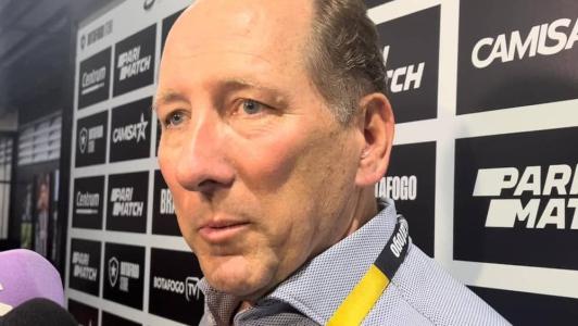 John Textor após a partida entre Botafogo e Cruzeiro, no Nilton Santos