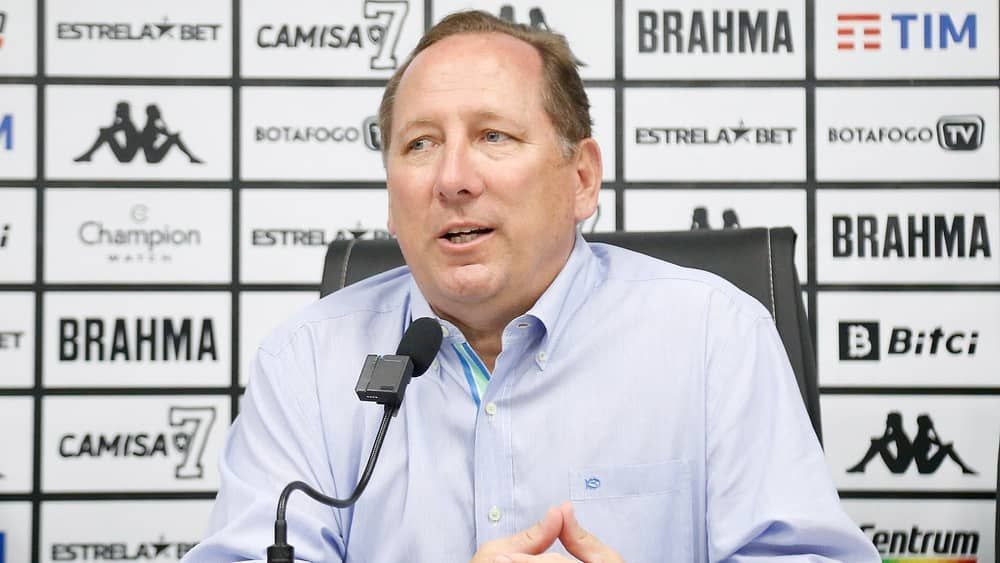 Dono da SAF do Botafogo afirma ter provas de benefícios para o Palmeiras