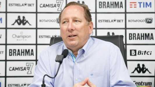 John Textor durante entrevista no Estádio Nilton Santos