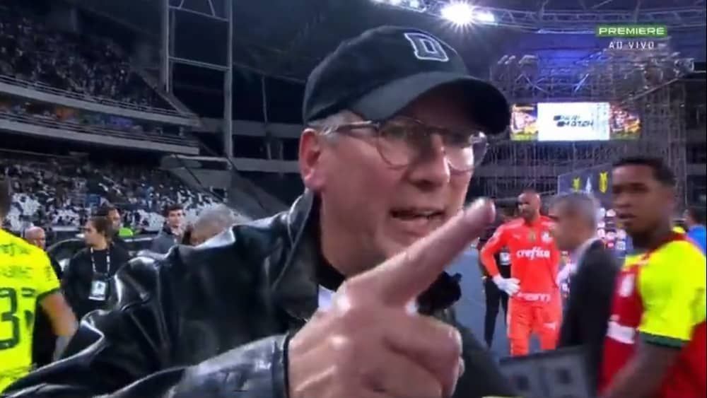 Textor esbraveja após derrota do Botafogo para o Palmeiras: 'Corrupção, roubo'