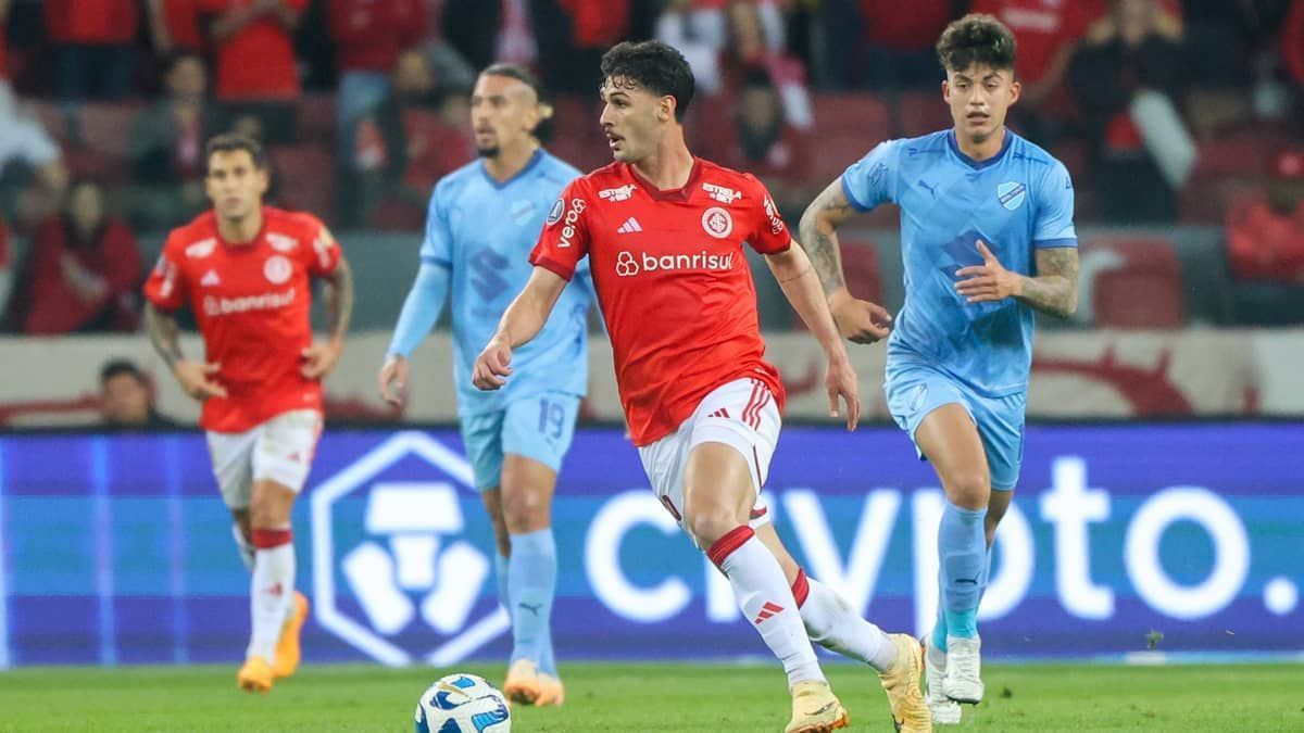 Johnny despista sobre saída do Inter e revela sonho: 'Sair daqui com uma Libertadores'