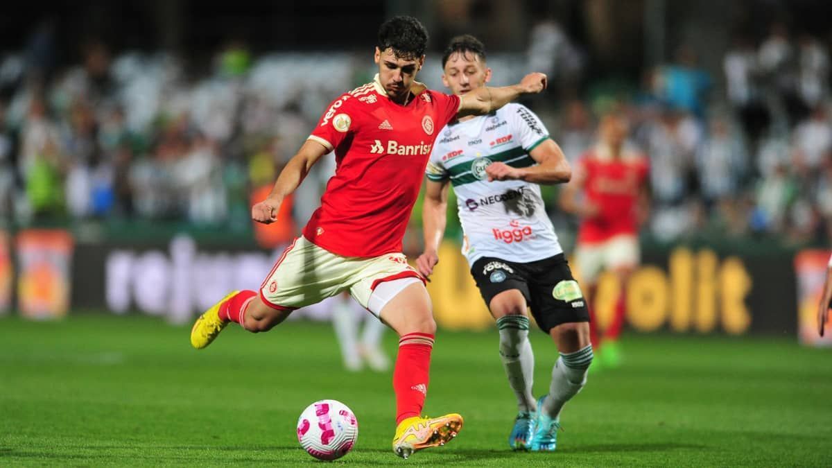 De olho no G4, Inter visita Coritiba pelo Brasileirão
