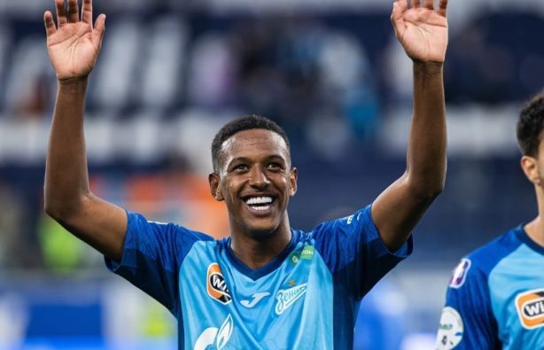Corinthians se aproxima da contratação de Robert Renan
