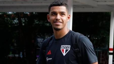 Joia viaja pela primeira vez com elenco do São Paulo e pode fazer estreia