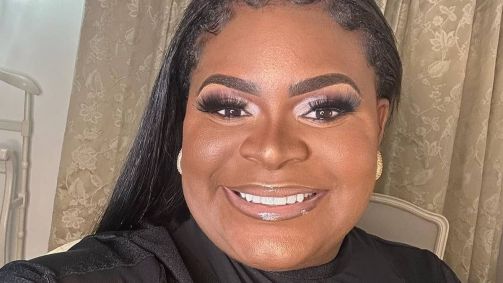 Jojo Todynho conheceu criança durante viagem para Angola